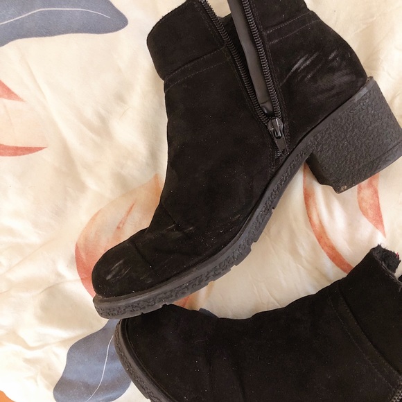 Fleece lined black ankle bootie - Picture 2 of 2